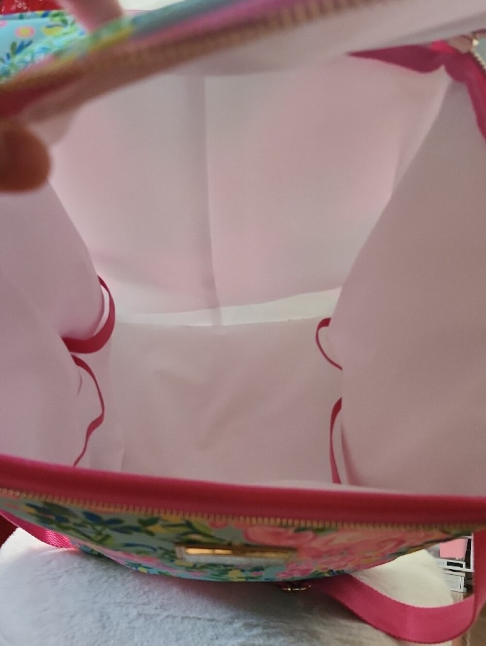 Lilly Pulitzer Pink Floral Cooler bag with Multicolor Tropical Print - Picture 4 of 6